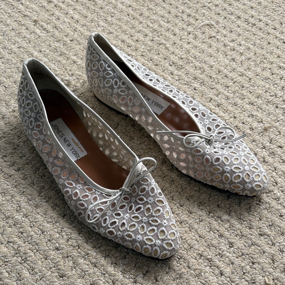 Vintage 90s Jones of New York Cream Eyelet Cutout Ballet Flats